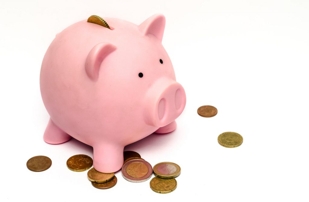 SalarisICT_piggy_bank_with_coins